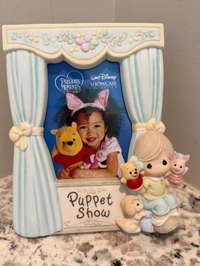 NIB Precious Moments Disney Showcase Collection Puppet Show Photo Frame Pooh 4x6